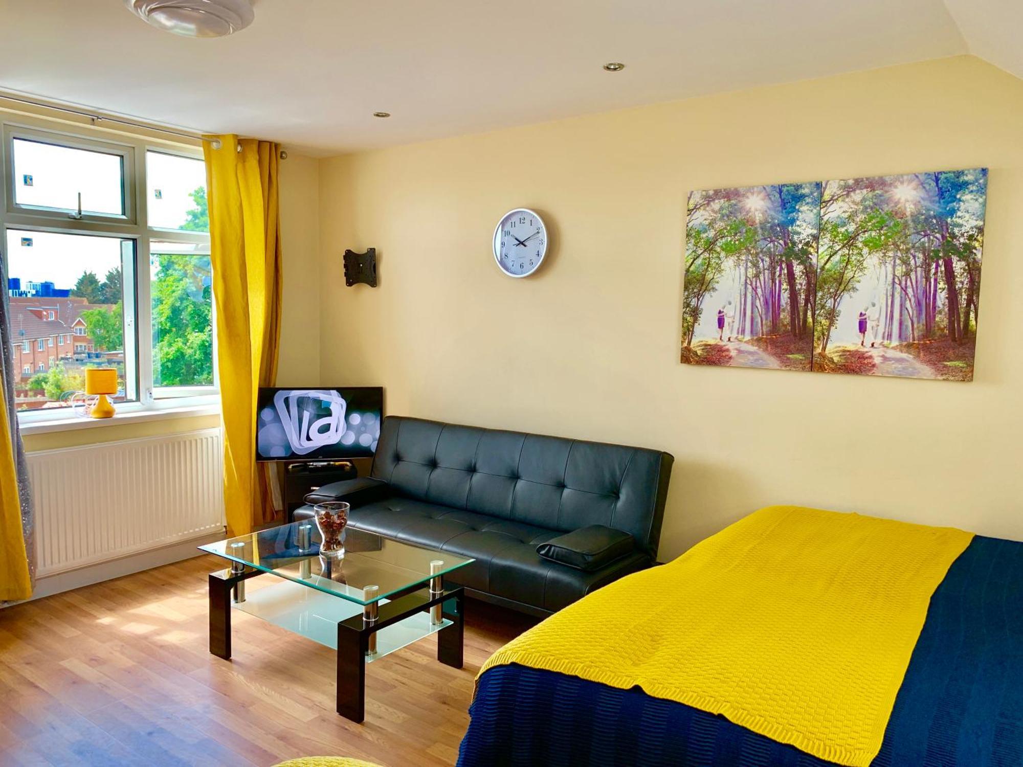 London Studio Apartments, Private Bathroom, Kitchenette, Parking, Np7 Exterior foto