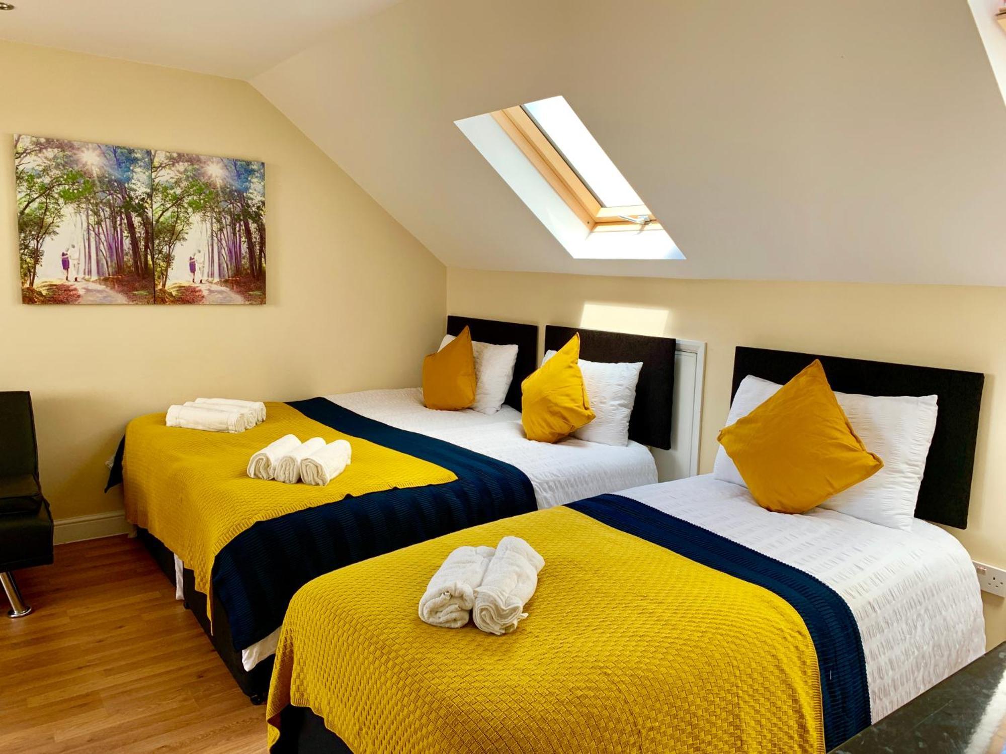 London Studio Apartments, Private Bathroom, Kitchenette, Parking, Np7 Exterior foto