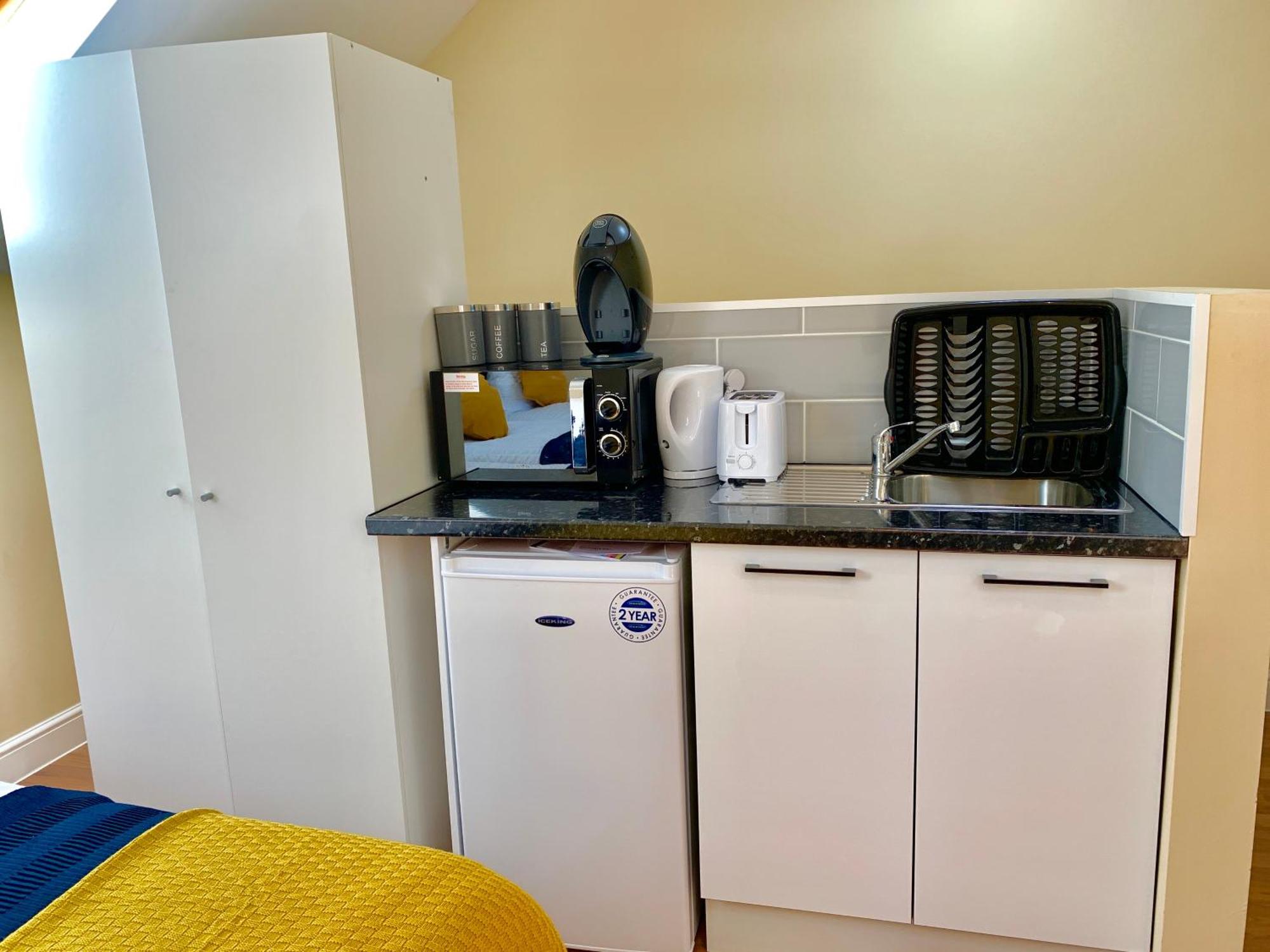 London Studio Apartments, Private Bathroom, Kitchenette, Parking, Np7 Exterior foto