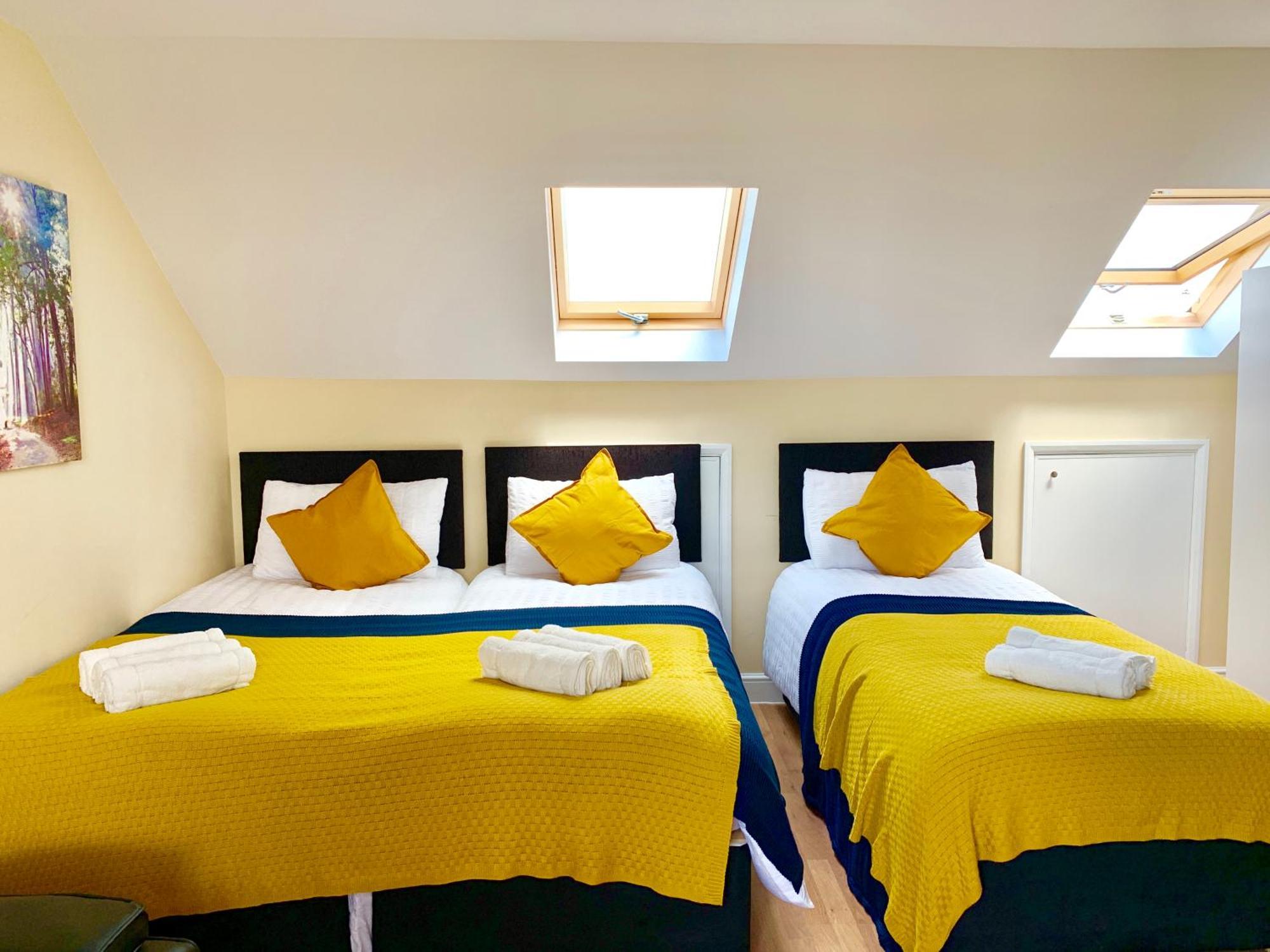 London Studio Apartments, Private Bathroom, Kitchenette, Parking, Np7 Exterior foto