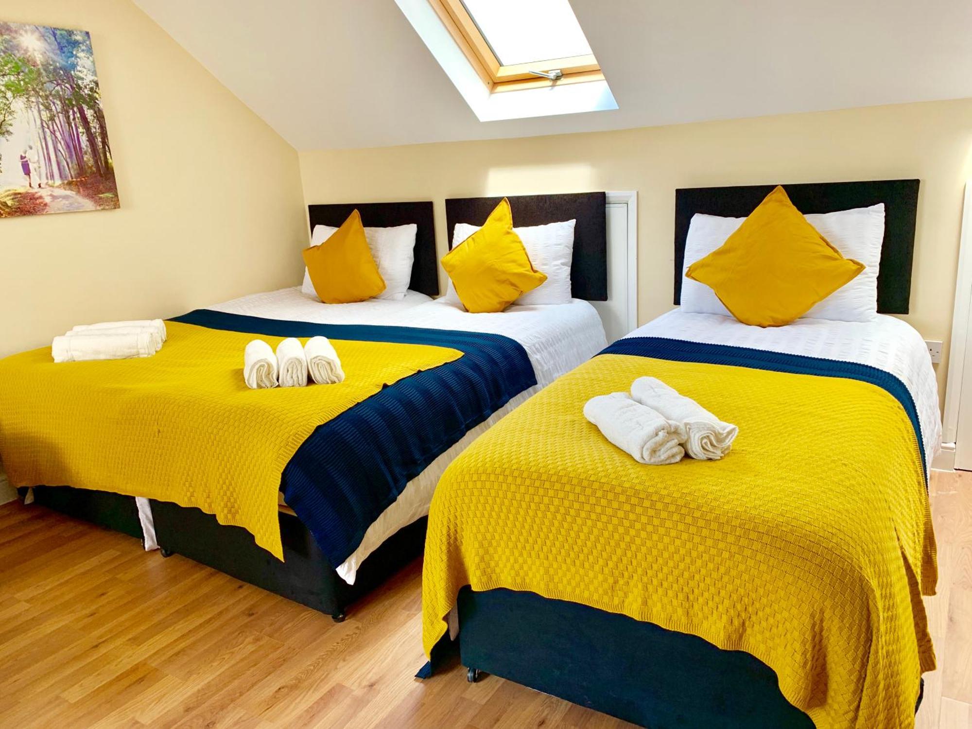 London Studio Apartments, Private Bathroom, Kitchenette, Parking, Np7 Exterior foto
